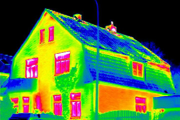 La thermographie est une technique qui permet de mesurer grâce aux infrarouges la chaleur dégagée par un objet ou une personne. Elle est souvent utilisée pour vérifier qu'une maison ou un bâtiment est bien isolé et qu'il n'y a pas de pertes de chaleur.  